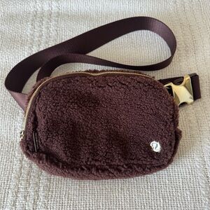 NWT Lululemon Everywhere Belt Bag *Fleece